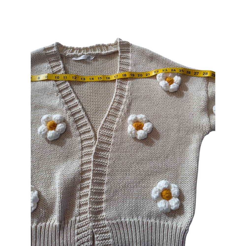 Altar'd State Cream Chunky Knit 3D Daisy Flower Cardigan Sweater 12W2721N  M - Picture 4 of 8